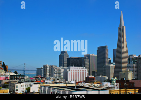 Il centro cittadino di San Francisco da un tetto che si affaccia su Chinatown e North Beach Foto Stock