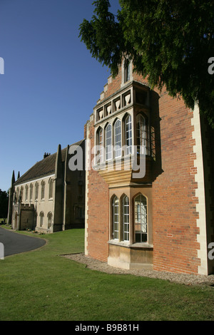 Villaggio di Chicksands, Inghilterra. Il est elevazione e ingresso principale al XII secolo Gilbertine priorato di Chicksands. Foto Stock