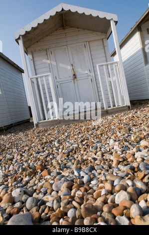 Regno Unito, Inghilterra, 21 marzo 2009. Una spiaggia capanna sulla spiaggia a Norman's Bay in East Sussex. Foto Stock