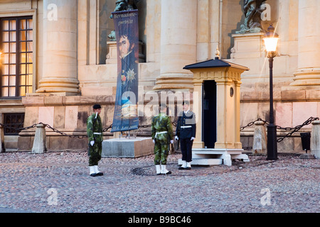 Stoccolma, Svezia. Protezioni a Palazzo Reale Kungliga Slottet Foto Stock