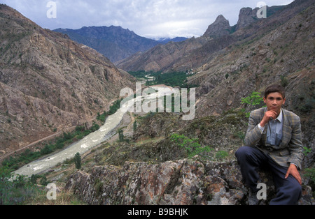 Ragazzo in Dag Kackar montagne Yusufeli Turchia Foto Stock