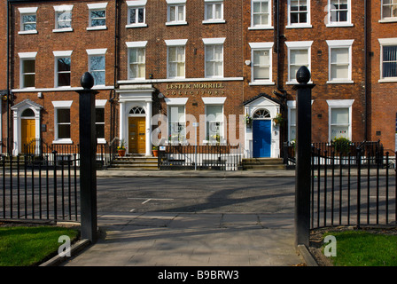 Facciate georgiana in Park Square, Leeds, West Yorkshire, Regno Unito Foto Stock