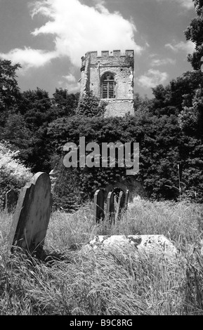 Le rovine della vecchia chiesa a Ayot St Lawrence nello Hertfordshire REGNO UNITO Foto Stock