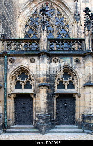 Ingresso gotico alla Cattedrale di San Vito, Praga, Repubblica Ceca. Foto Stock