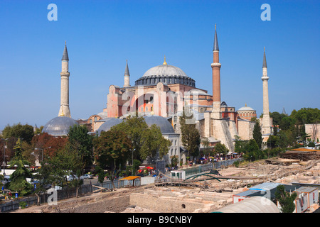 Hagia Sophia inaugurato dall'imperatore bizantino Giustiniano nel 537 ad Istanbul in Turchia Foto Stock