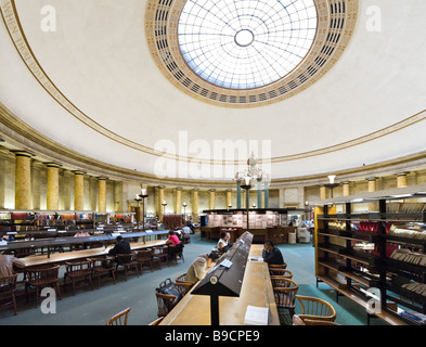 La principale sala di lettura della Biblioteca Centrale, Piazza San Pietro, Manchester, Inghilterra Foto Stock