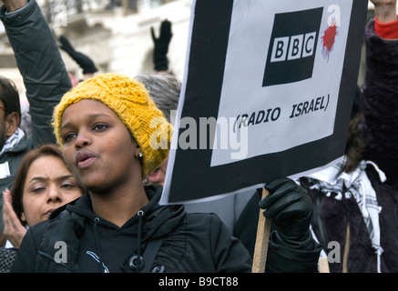 Palestina libera manifestazione Jan 24 2009: fine il blocco, sospendere la vendita di armi a Israele, chiedere per BBC appello per aiuti a Gaza Foto Stock