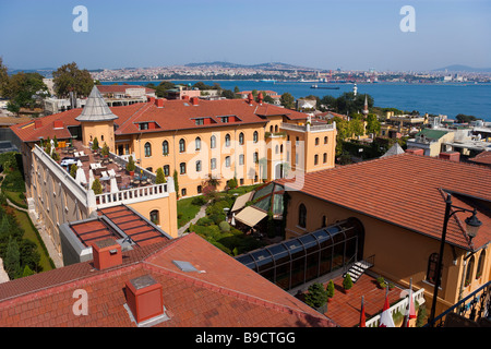Il Four Seasons Hotel di Sultanahmet e il Bosforo in background Istanbul Turchia Foto Stock