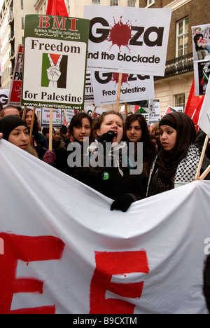 Palestina libera manifestazione Jan 24 2009: fine il blocco, sospendere la vendita di armi a Israele, chiedere per BBC appello per aiuti a Gaza Foto Stock