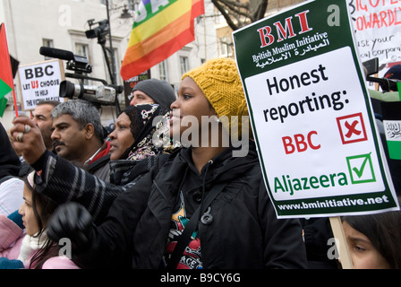 Palestina libera manifestazione Jan 24 2009: fine il blocco, sospendere la vendita di armi a Israele, chiedere per BBC appello per aiuti a Gaza Foto Stock