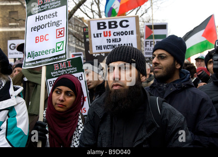 Palestina libera manifestazione Jan 24 2009: fine il blocco, sospendere la vendita di armi a Israele, chiedere per BBC appello per aiuti a Gaza Foto Stock