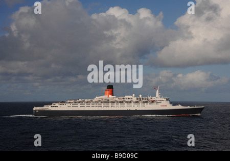 Il QE2 Queen Elizabeth II ocean liner attraversa l'Atlantico per l'ultima volta nel mese di ottobre 2008 Foto Stock