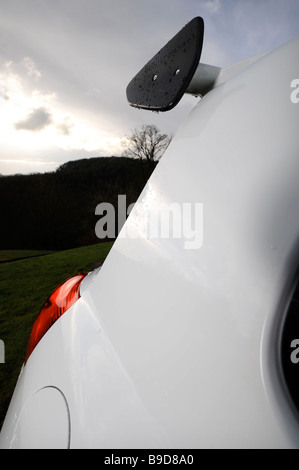 Aletta posteriore dopo il lavaggio su uno sport SUPER MINI CAR REGNO UNITO Foto Stock