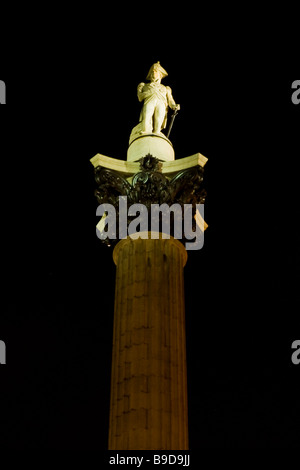 Londra di notte , statua dell'ammiraglio Horatio Nelson per la sua colonna in Trafalgar Square è progettato da Sir Charles Barry 1840 - 1843 Foto Stock