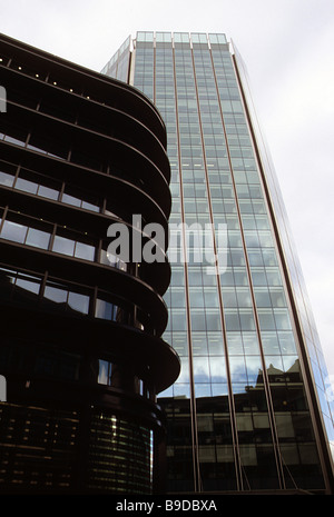 Nuovo ufficio nero edificio, 60 Threadneedle Street & ri-placcati ex Borsa torre, nella città di Londra. Foto Stock
