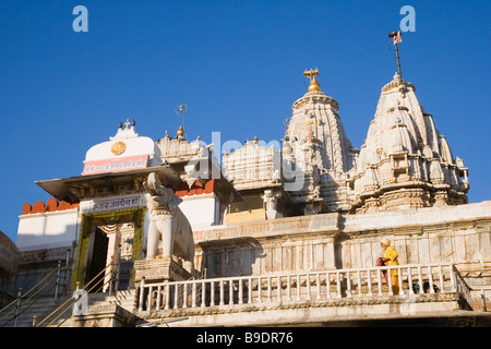 Basso angolo di visione di un tempio, Jagdish Temple, City Palace di Udaipur, Rajasthan, India Foto Stock