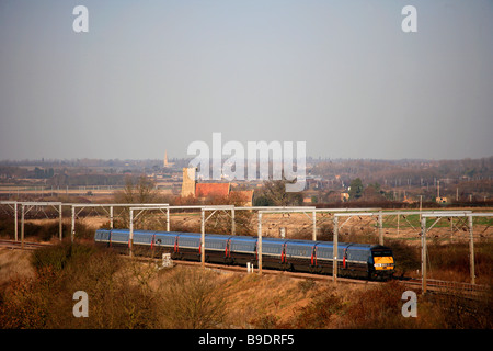 La National Express 82226 Alta Velocità del treno elettrico Woodwalton East Coast Main Line Railway Cambridgeshire England Regno Unito Foto Stock