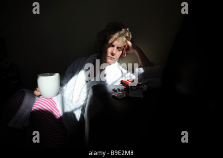Donna di mezza età che soffrono di depressione poste dal modello Foto Stock