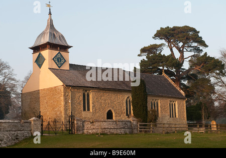 Il castello di Croft, Herefordshire, UK. La 13c la chiesa di San Michele e Tutti gli angeli Foto Stock