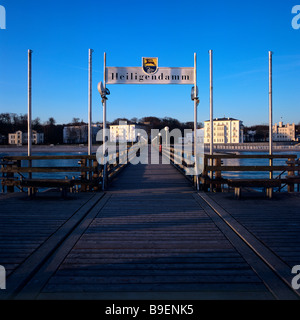 Il Kempinski Grand Hotel in Heiligendamm visto dalla passerella pedonale, Germania Foto Stock