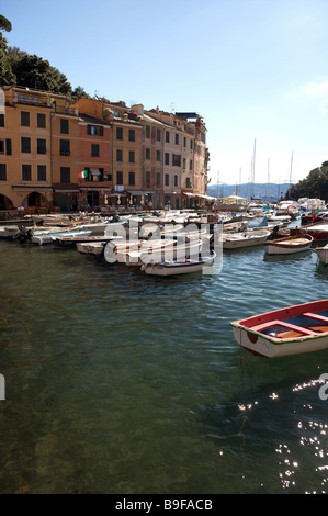 Il porto di pesca e pittoresco villaggio di Portofino sulla Riviera Italiana in Italia Foto Stock