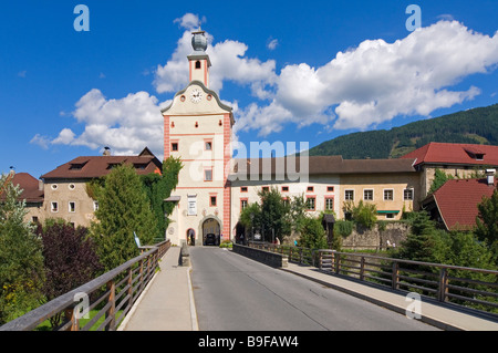 Strada che conduce alla città di gate, Gmuend, Carinzia, Austria Foto Stock