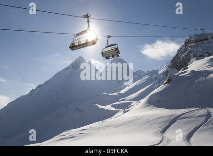 Austria Vorarlberg Silvretta Montafon novas seggiovia montagne neve inverno indietro luce ski-area passeggeri trasporti Foto Stock