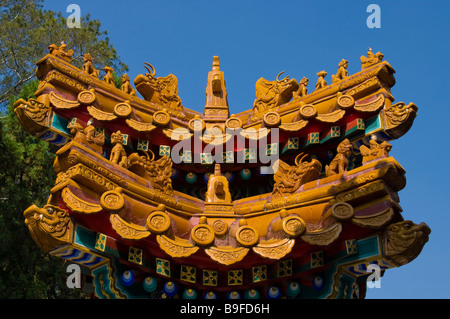 Dettagli architettonici del palazzo, il Parco Beihai. Pechino, Cina Foto Stock