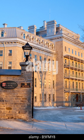 L'Ecole d Architecture de l universite laval è raffigurato come il sole sorge nel vecchio quartiere del Quebec a Quebec City Foto Stock