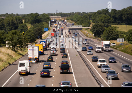 Il trasporto di traffico solido sul Regno Unito autostrada M6 Foto Stock