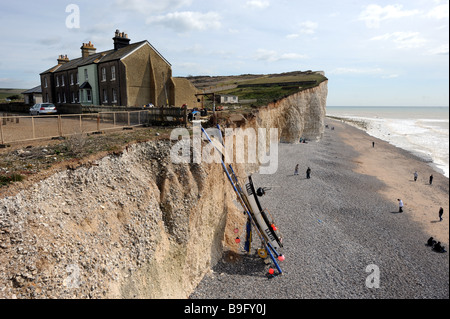 La guardia costiera cottage sul bordo della scogliera a Birling Gap in East Sussex Marzo 2009 Foto Stock