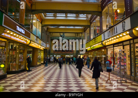 Lucerna Pasaz shopping arcade nella città nuova di Praga Repubblica Ceca Europa Foto Stock