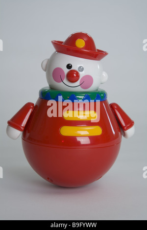 Toy clown risilient persone toy-figura il personaggio giocattolo di plastica-figura in plastica svolge in plastica mobile si sposta altalene si inclina sorge cade Foto Stock