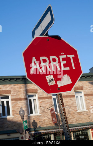 Un Francese arresto unilingual arret strada segno nella città di Québec Foto Stock