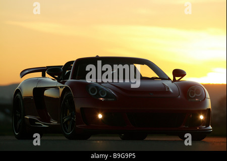 Porsche Gemballa mirage anteriore rosso-vista tramonto veicolo di serie auto vetture sport sport-luci di auto in coda luci simbolo spin Foto Stock