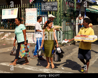 Ingresso a Port Louis il mercato di vendita del fornitore di batterie Port Louis Mauritius Foto Stock