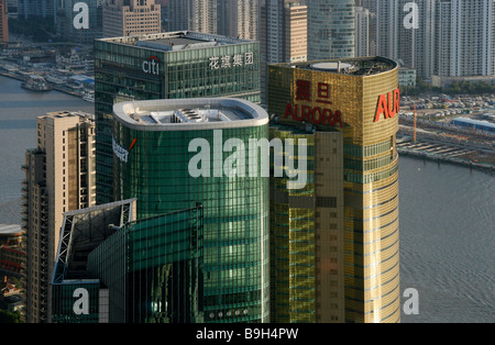 Cina, Shanghai. Vista dall'Oriental Pearl Tower. Foto Stock