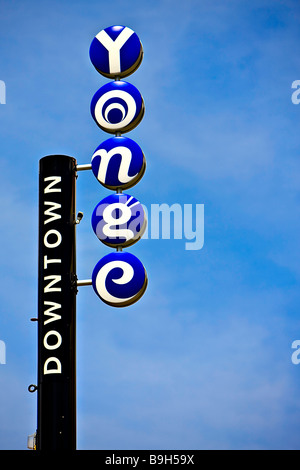 Yonge Street sign in downtown Toronto Ontario Canada Foto Stock