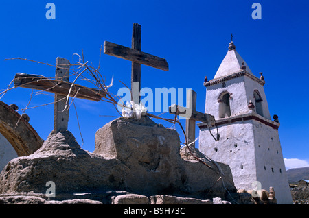 Adobe chiesa nel villaggio di Pueblo di Isluga, Isluga Parco Nazionale del Cile. Foto Stock