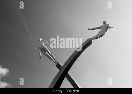 Statua di DNA, Abington Street, Northampton, Northamptonshire, England, Regno Unito Foto Stock