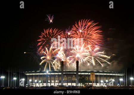 Fuochi d'artificio sopra il Stadio Olimpico di Berlino per il Pyronale, il Campionato del Mondo di fuochi d'artificio, Berlino, Germania, Europa Foto Stock