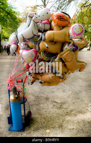 Hoppegarten Racecourse, cavallo di palloncini sagomati, Berlino, Germania, Europa Foto Stock