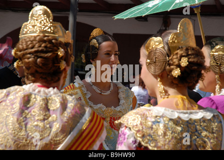 Dettaglio di Falleras a Las Fallas Fiesta, Dia de San Jose, Denia, Provincia di Alicante, Comunidad Valenciana, Spagna Foto Stock