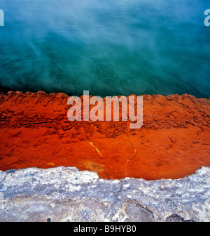 Pool di Champagne, hot springs, area geotermale Waiotapu, Rotorua, Isola del nord, Nuova Zelanda Foto Stock