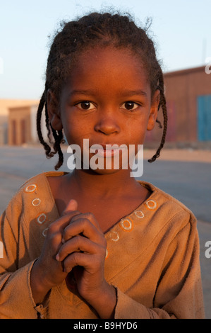 Africa occidentale Mauritania Route de l espoir Ritratto di una giovane ragazza Foto Stock