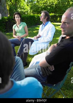 Persone in riabilitazione, all'aperto Foto Stock