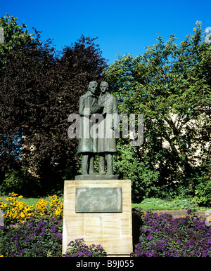 Memoriale di Wilhelm e Jacob Grimm, Gebrueder Grimm Square, Kassel, Hesse, Germania Foto Stock