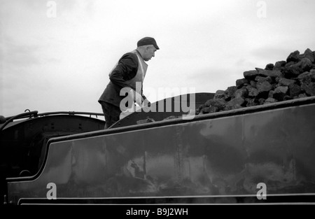 Immagine storica da anni ottanta del celebre viaggio in treno a vapore da Fort William a Mallaig in Scozia / UK. Foto Stock