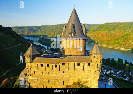 Castello Stahleck, ora un ostello della gioventù, Bacharach sul fiume Reno, Mittlerheintal valley, Sito Patrimonio Mondiale dell'Unesco, Rhineland-Pal Foto Stock