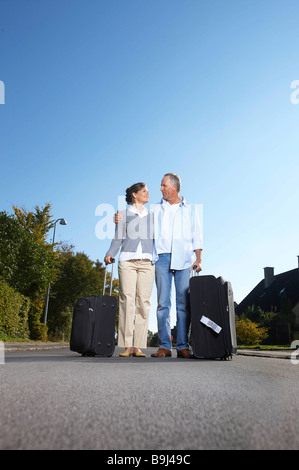 Coppia matura con casi wheelie Foto Stock